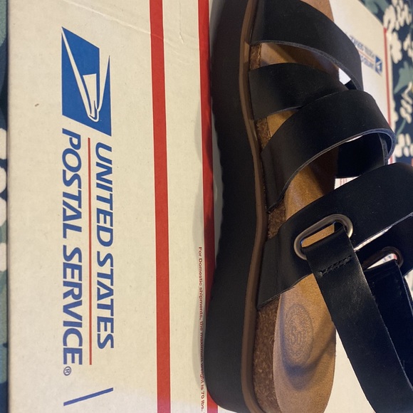 Ready to ship to you!!!❤️🎈🎊🎉Black Straps Sonoma sandals. - Picture 6 of 8